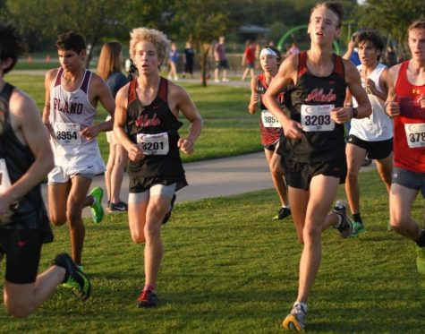 Cross Country Team Succeeds in Race for the Loot