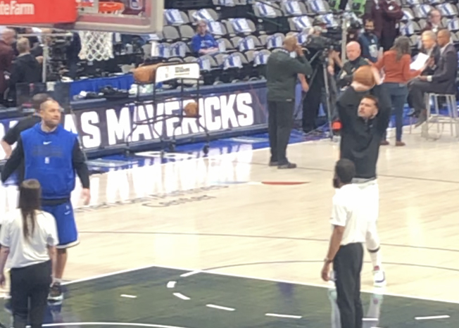 Luka Doncic warms up before taking on the San Antonio Spurs on 2/23