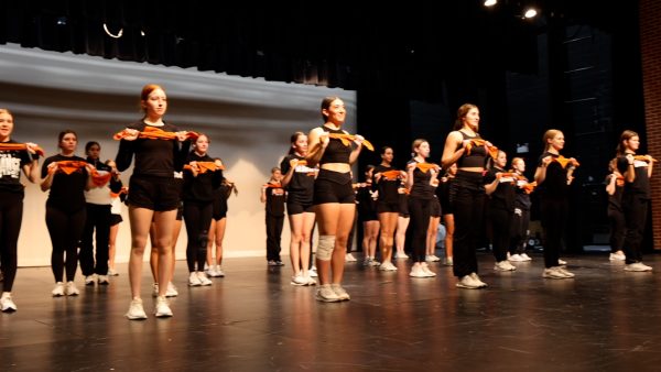 PRACTICE MAKES PERFECT
To prepare for the dance showcase perfomances Monday, Nov. 18, and Tuesday, Nov. 19, middle and high school students practice their routines in the auditorium.