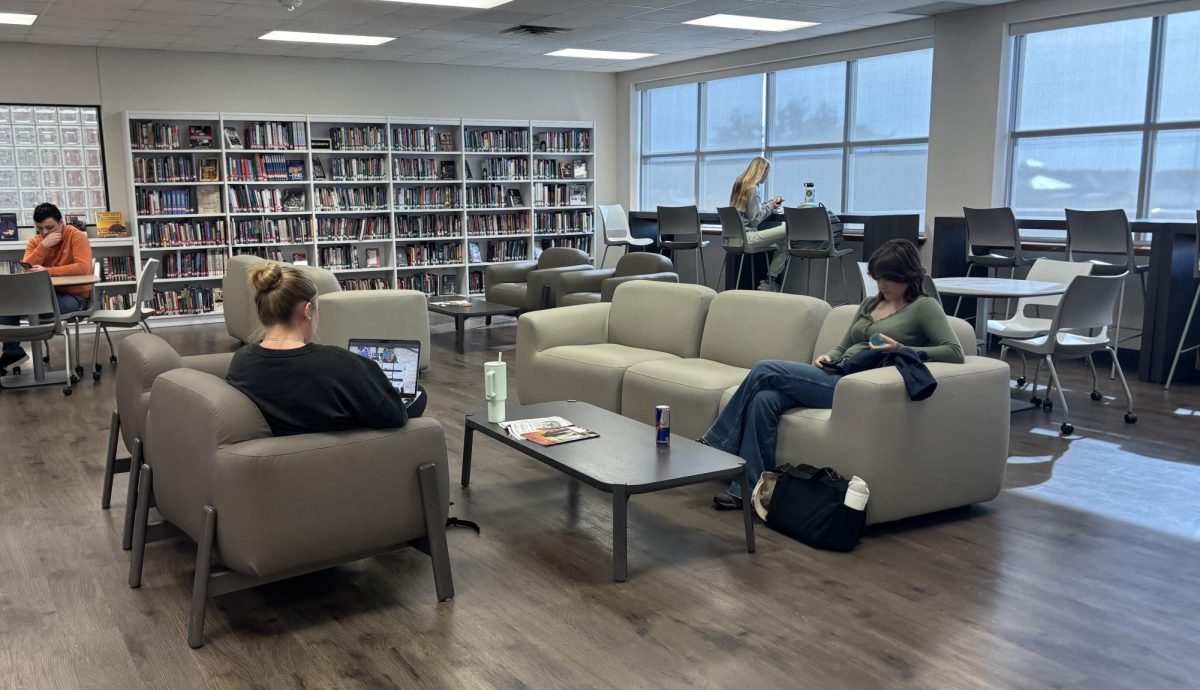 Students studying during 5th period lunch on Dec. 4 